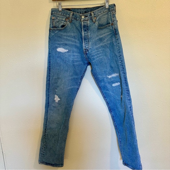 Levi's Blue Relaxed Jeans with Distressed Details - Picture 4 of 6